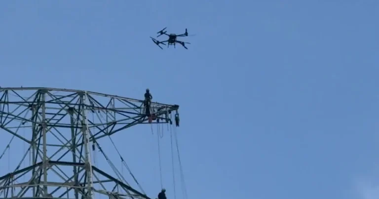 送電線・鉄塔のドローン点検|空中延線で高所作業削減
